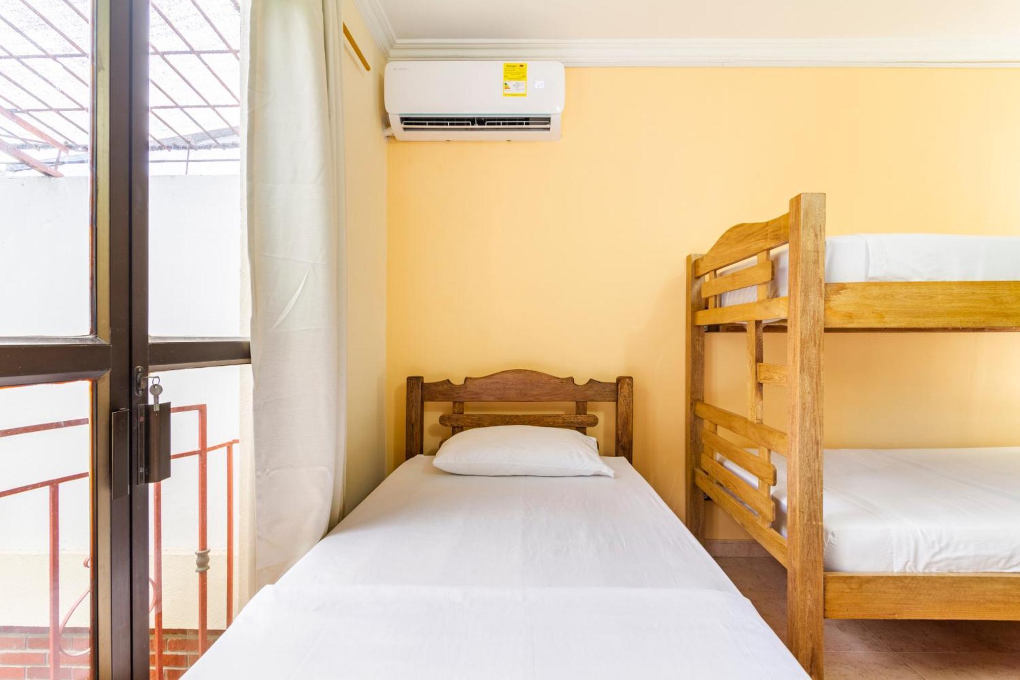 Hostal Cartagonova - Habitaciones Privadas Y Amplias Cerca A Zonas Turisticas Cartagena ภายนอก รูปภาพ