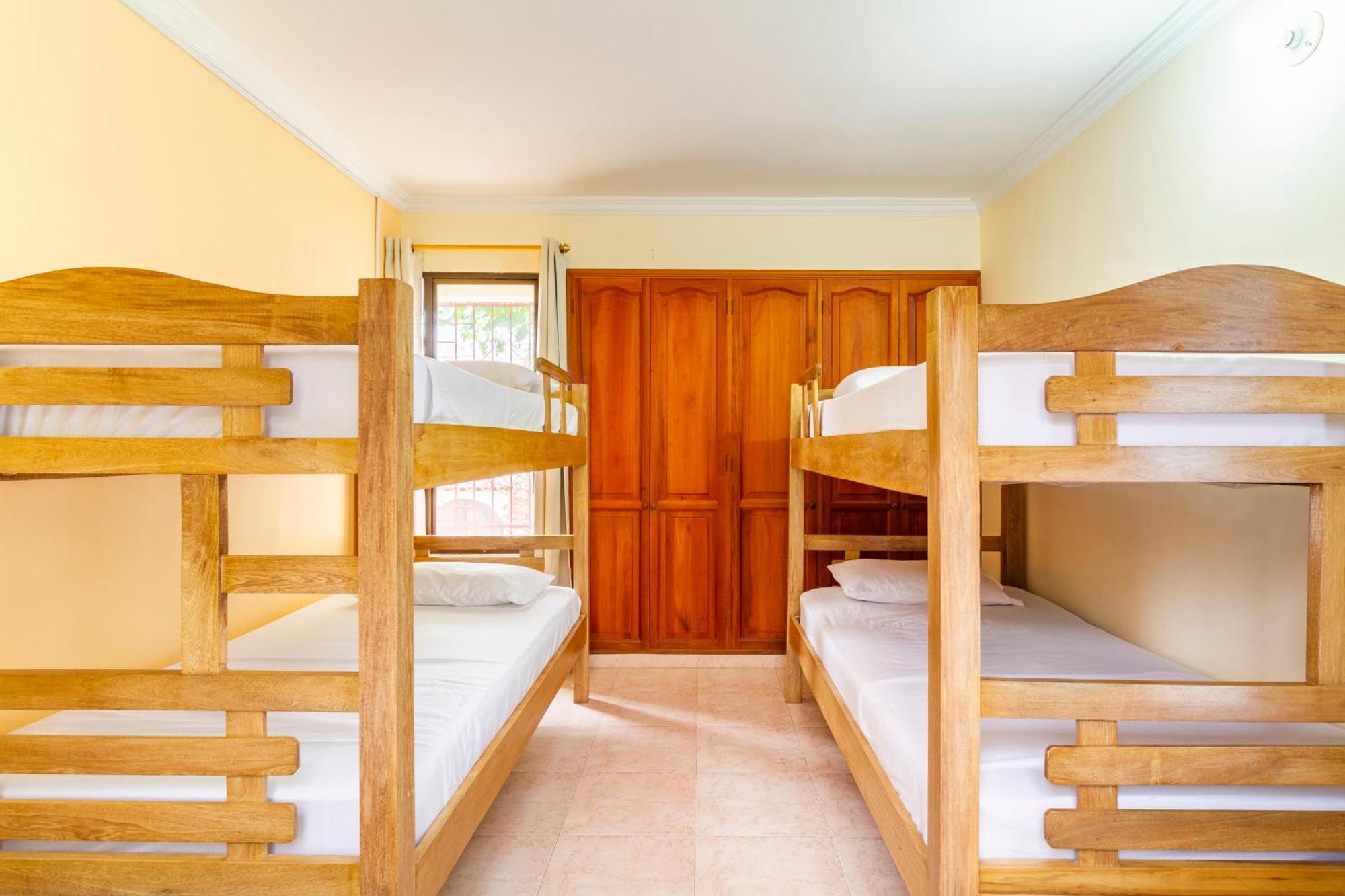 Hostal Cartagonova - Habitaciones Privadas Y Amplias Cerca A Zonas Turisticas Cartagena ภายนอก รูปภาพ