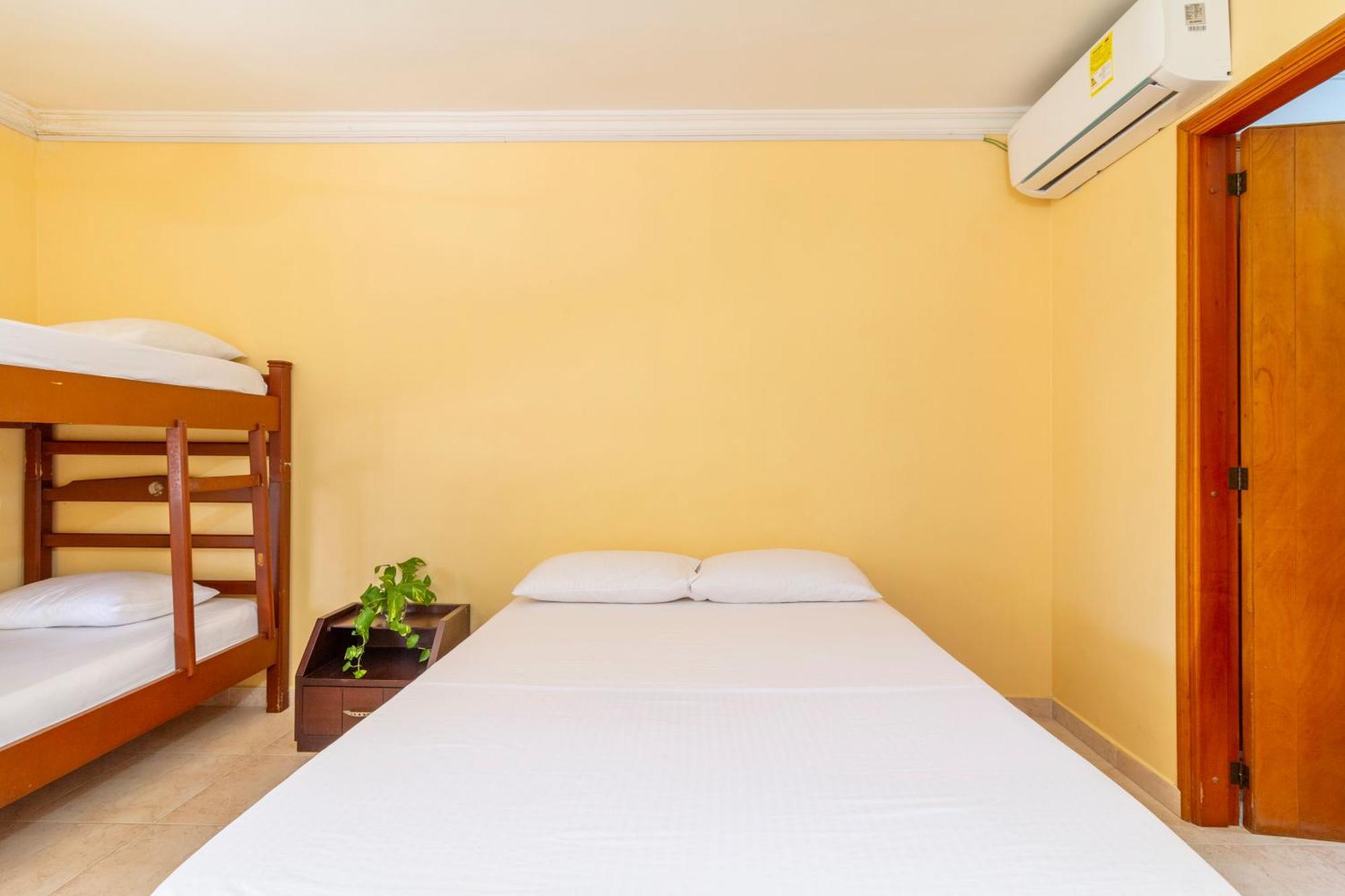 Hostal Cartagonova - Habitaciones Privadas Y Amplias Cerca A Zonas Turisticas Cartagena ภายนอก รูปภาพ