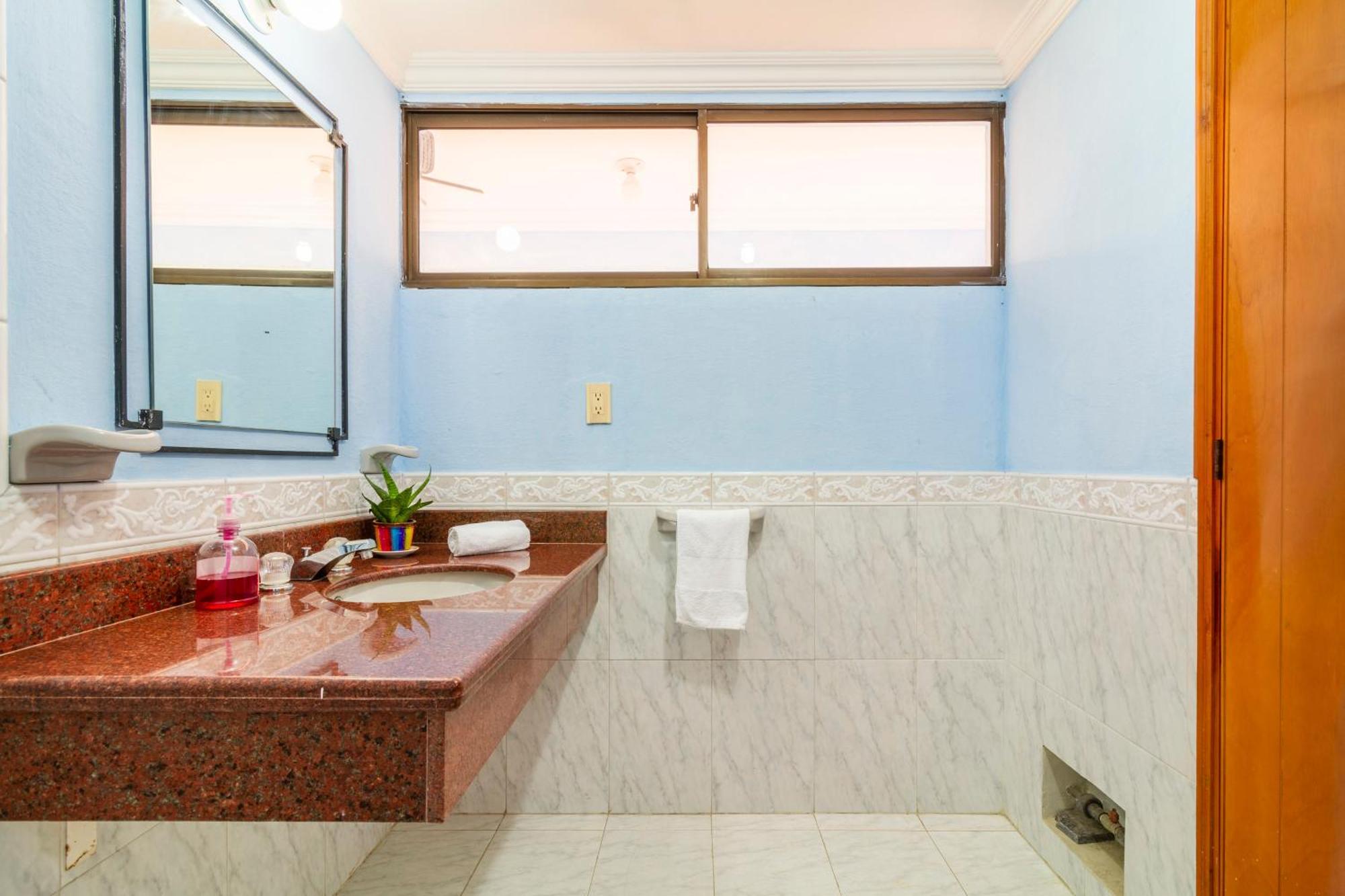 Hostal Cartagonova - Habitaciones Privadas Y Amplias Cerca A Zonas Turisticas Cartagena ภายนอก รูปภาพ